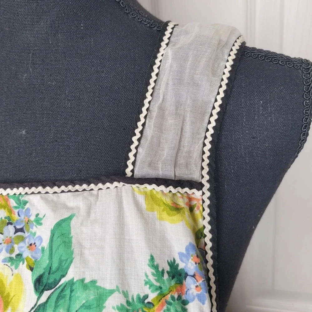 Vintage‎ Bib Apron With Pocket Sheer Fabric w/ Flowers Roses Grannycore